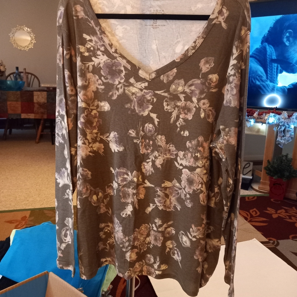 Women's Long Sleeve V-neck Floral Top